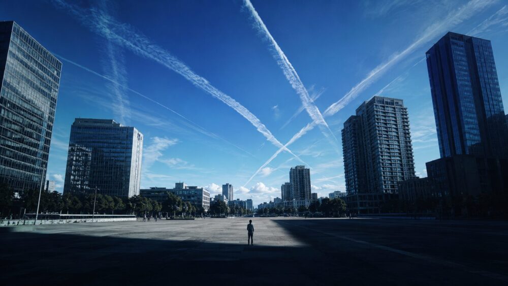 青い空の軌跡と見えない孤独